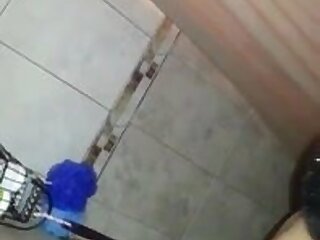 Hung latino jerking off in the shower - ThisVid.com
