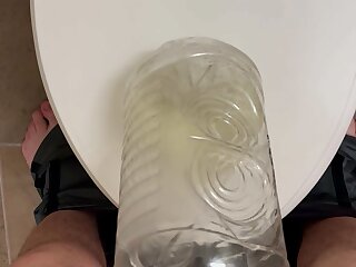 Strong Piss: Nearly 750 ml of piss in under 15 seconds - ThisVid.com