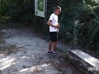 LEVANDO NO MATO