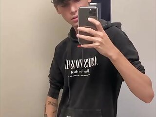 Mirrorcam hotboy cums in washroom