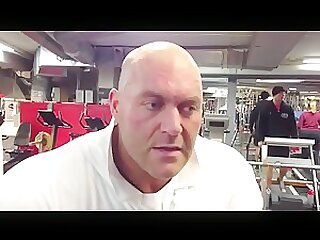 bulk daddy in gym