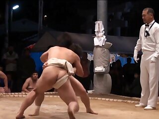 相撲大会で褌がゆるんでしまい、プリケツが晒されてしまいました。