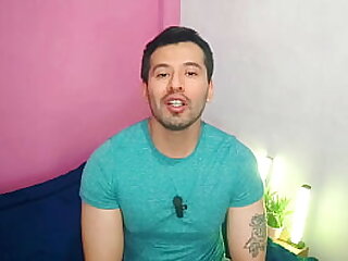 Chofer de reparto casado permite que su joven ayudante le de sexo oral y se corre dentro de su garganta&excl; relato sexual