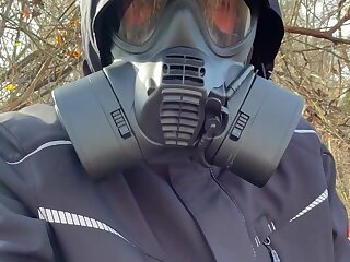 With Poppers and GSR Mask in the Wood. And Fun in Engelbert Strauss Workwear