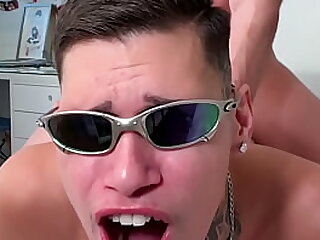 N&Atilde;O AGUENTEI DAR MEU CU PRO MACHO DOTADAO DO KAU COBRA ELE ARREBENTOU MEU CUZINHO