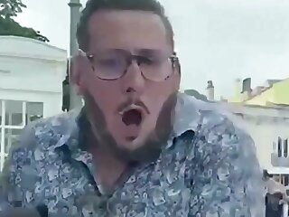 MIS PRIMAS PILLADAS EN PUBLICO