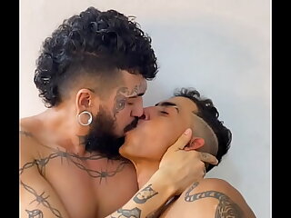 Encontrei essa safada na academia e trouxe pra minha casa pra foder - Assista completo &lpar;RED&rpar;