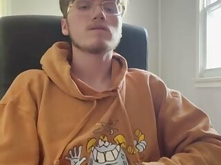 Cute nerd is jacking off on cam