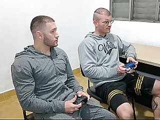 Carmona e Victor Ferraz jogando pelado