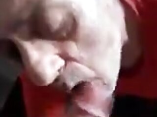 Frocio si fa sborrare in faccia. Face cum on Fag